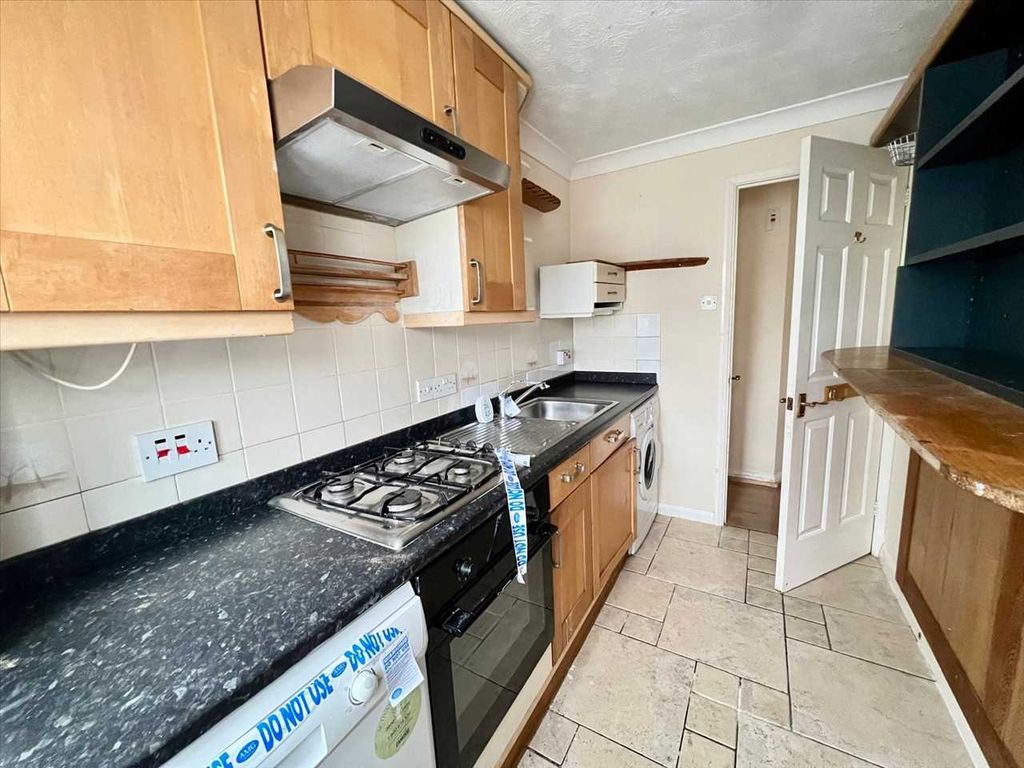 Property photo 2 of 8 Kitchen