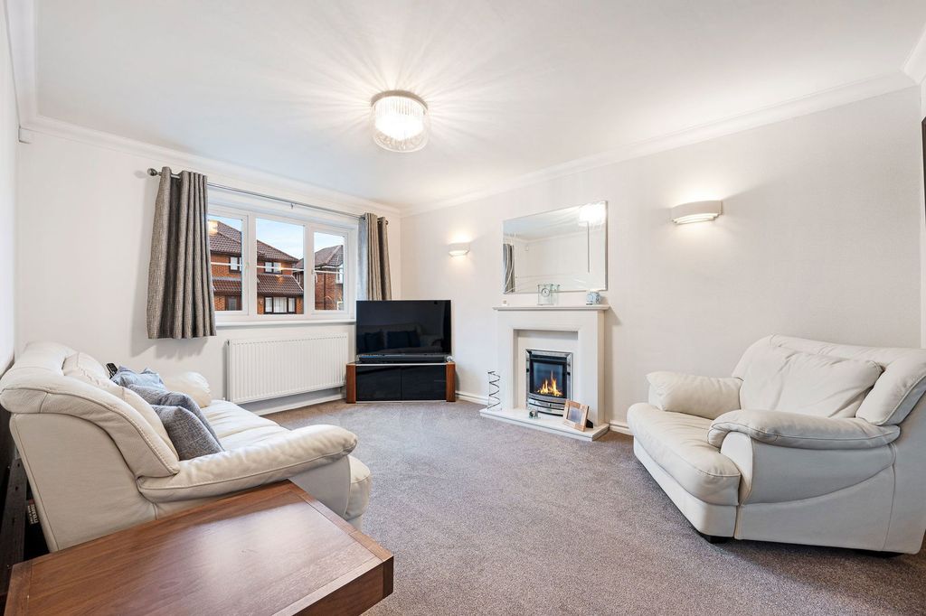 Property photo 3 of 35