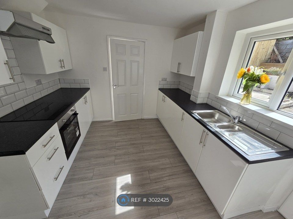 Property photo 3 of 15 Kitchen