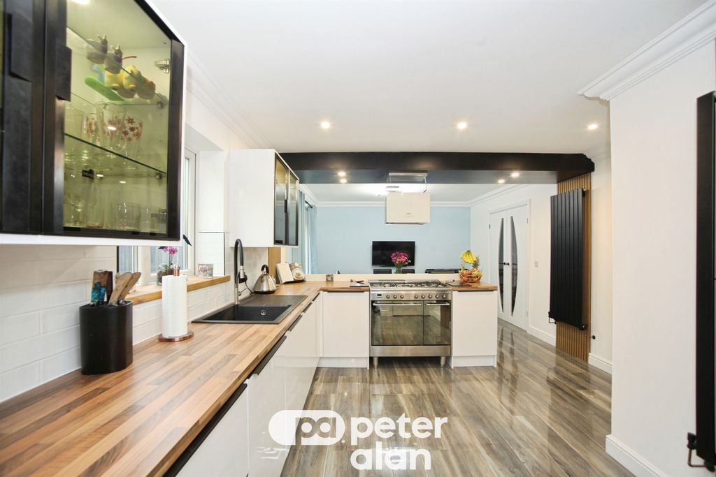 Property photo 2 of 29