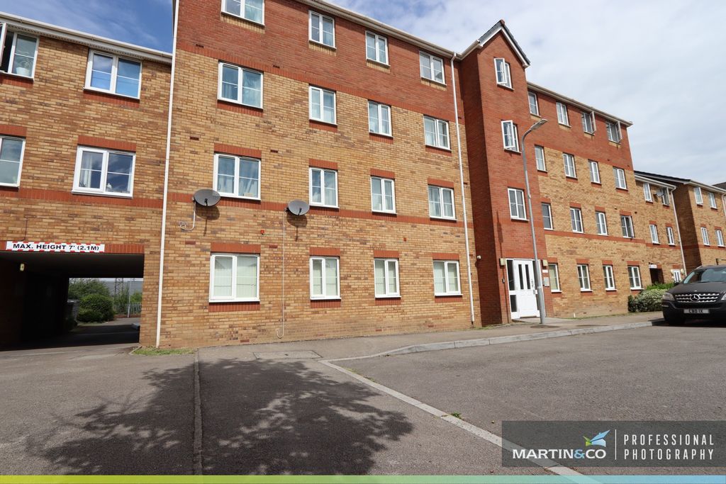 Property photo 2 of 14