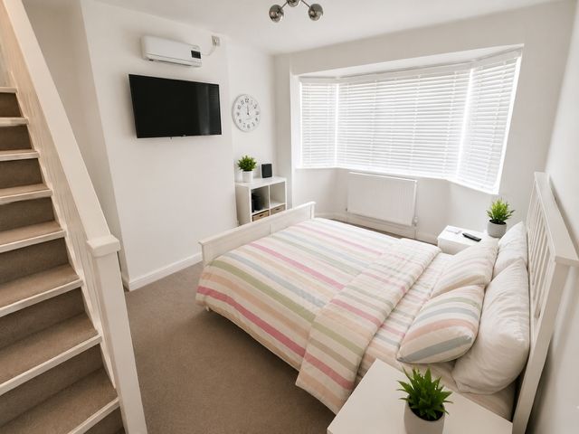 Property photo 3 of 7 Southfield Road