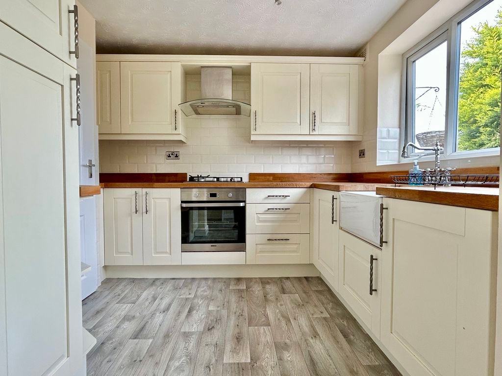 Property photo 2 of 13 Kitchen