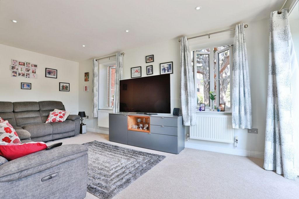 Property photo 2 of 10 Pbox-Img.Jpg