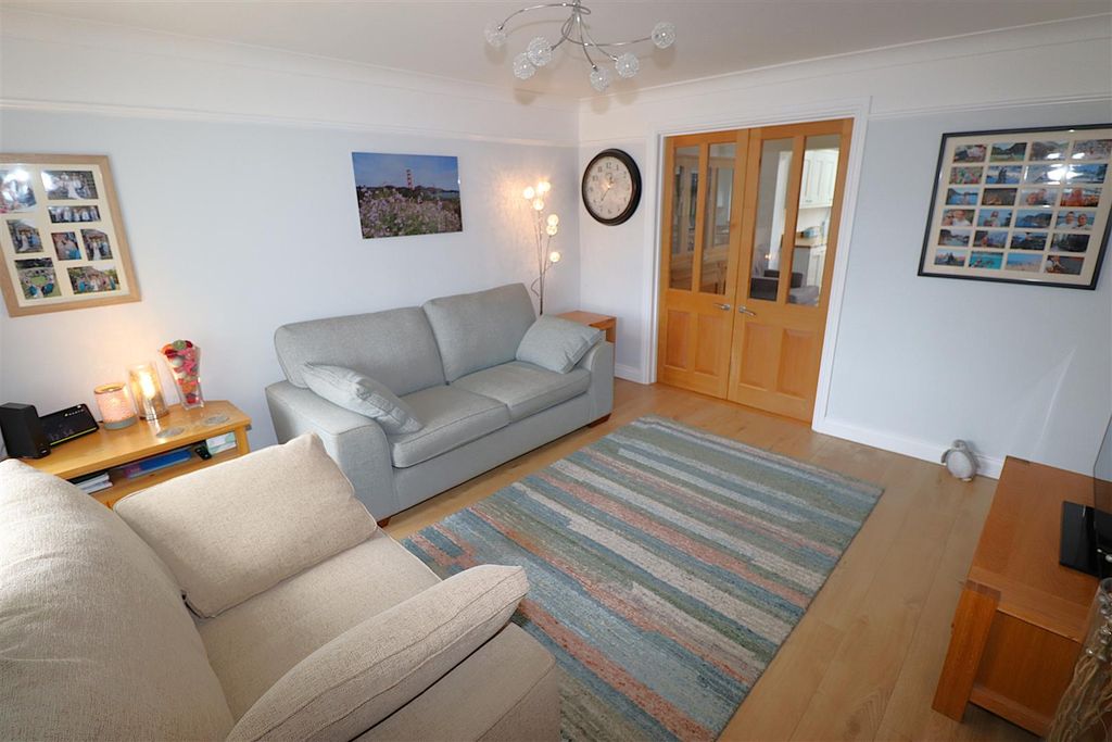 Property photo 2 of 18 Lounge 1.Jpg