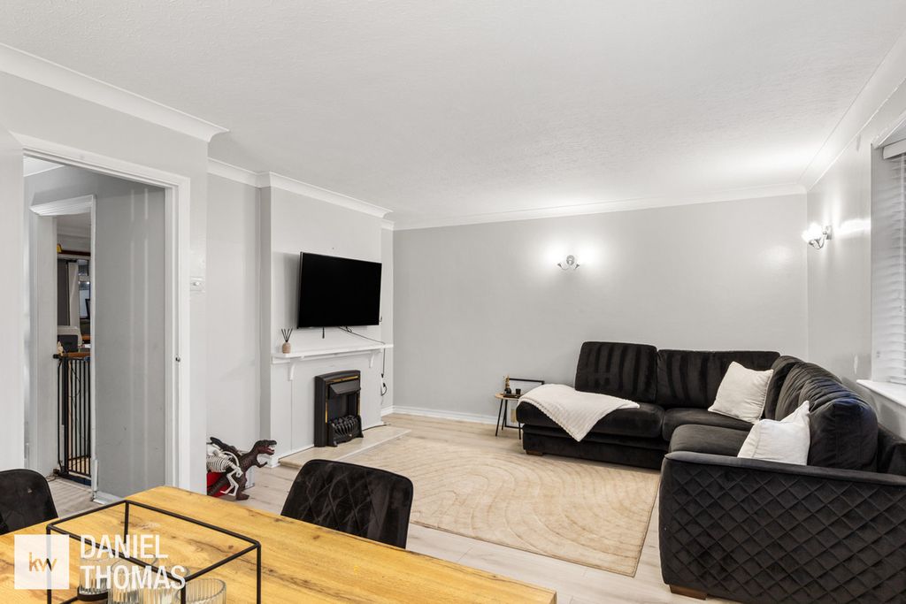 Property photo 2 of 21