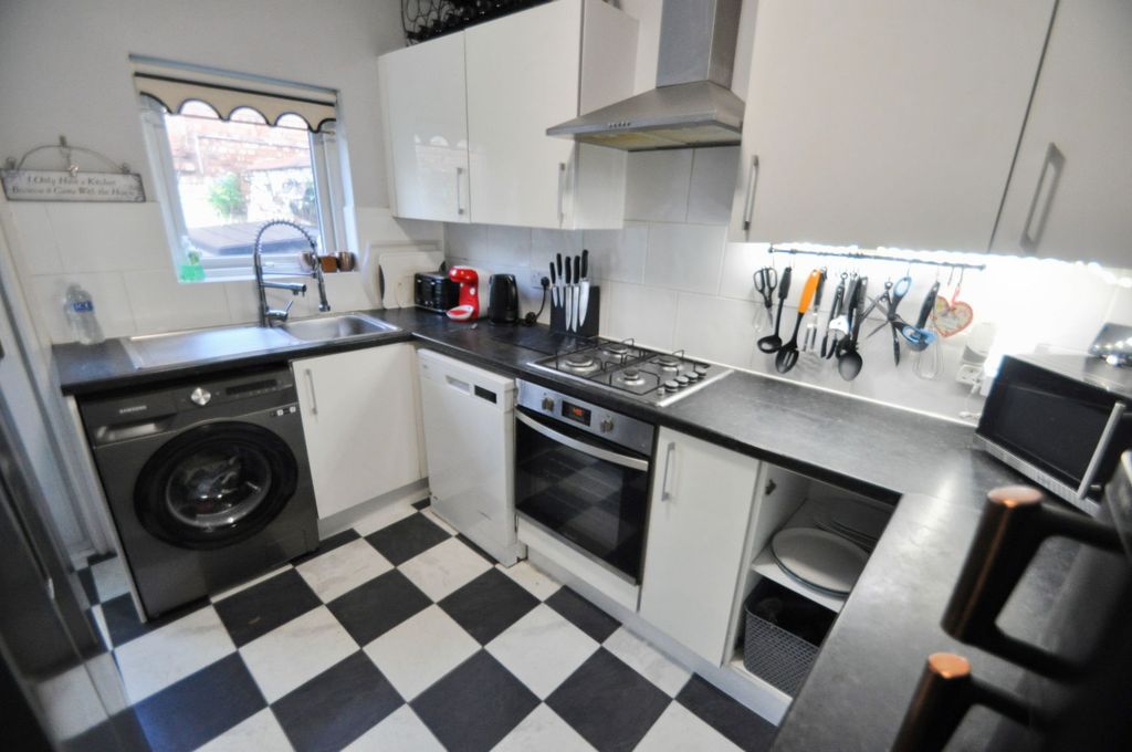 Property photo 2 of 33