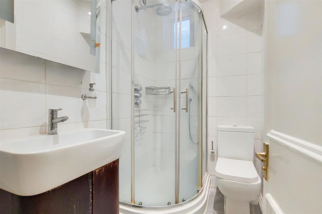 Property photo 1 of 6 6_Bathroom-0.Jpg
