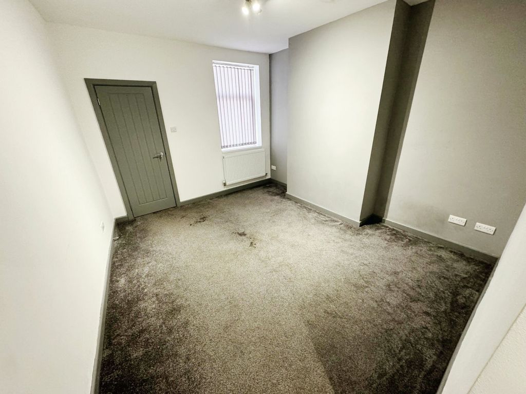 Property photo 2 of 6 Living Room