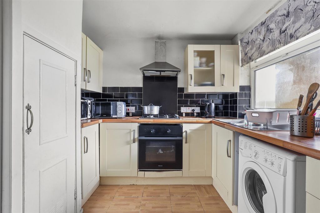 Property photo 2 of 11 Img_5226.Jpg