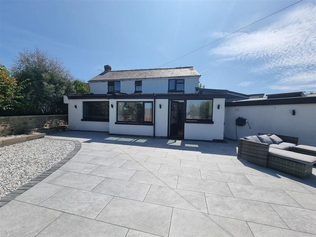 Property photo 2 of 39
