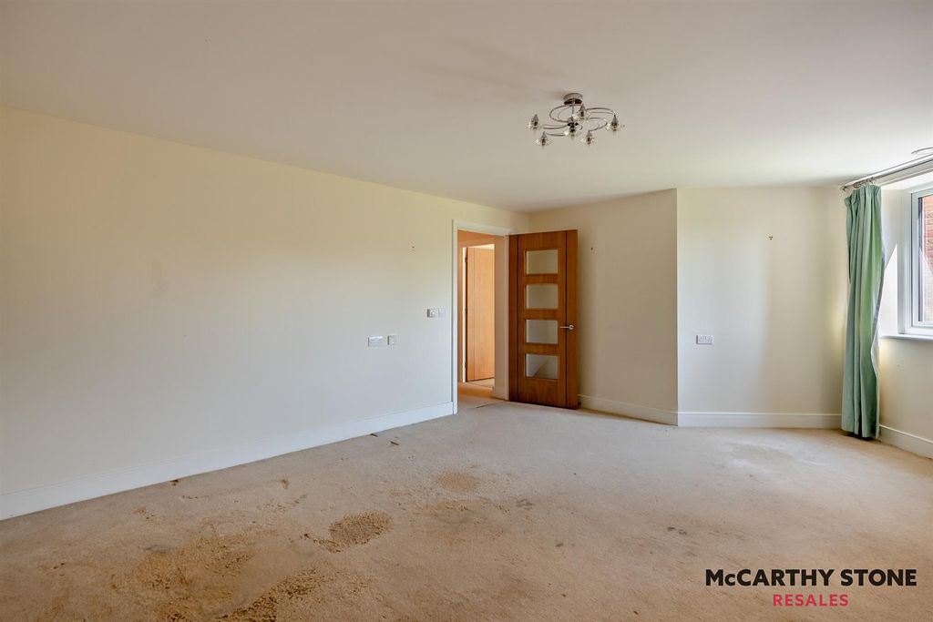 Property photo 3 of 25 8587040-Interior08-800.Jpg