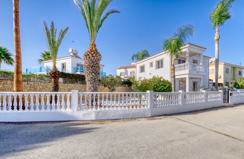 Property photo 2 of 25 Property Front