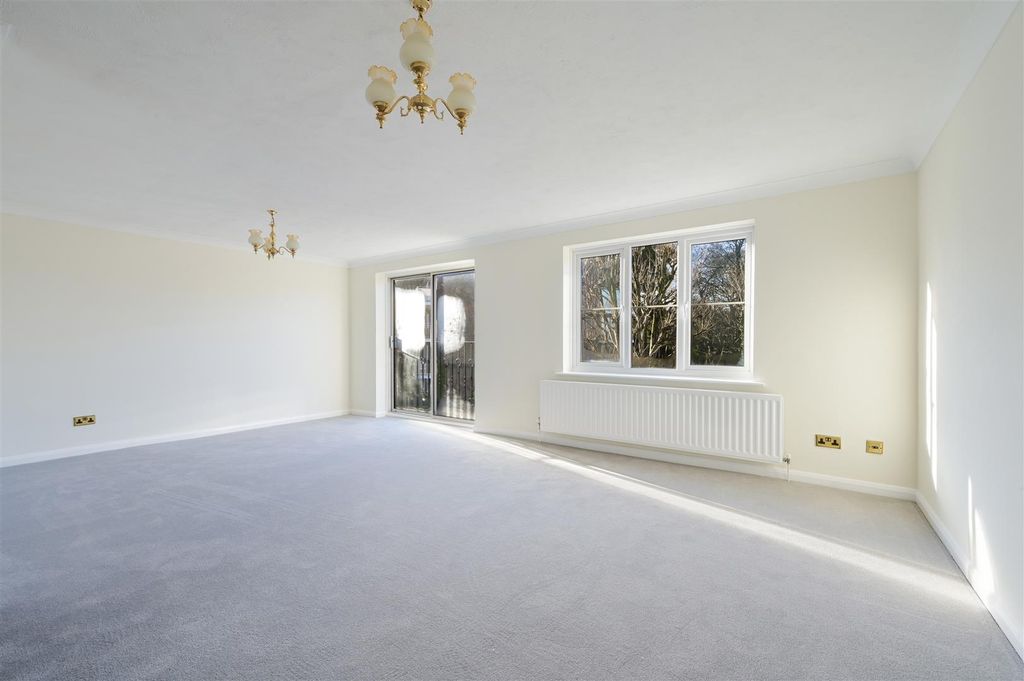 Property photo 2 of 16 Hyde House,  (9).Jpg