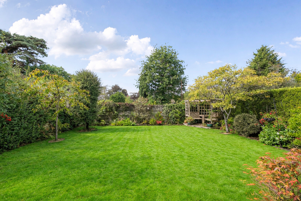 Property photo 2 of 21 Garden