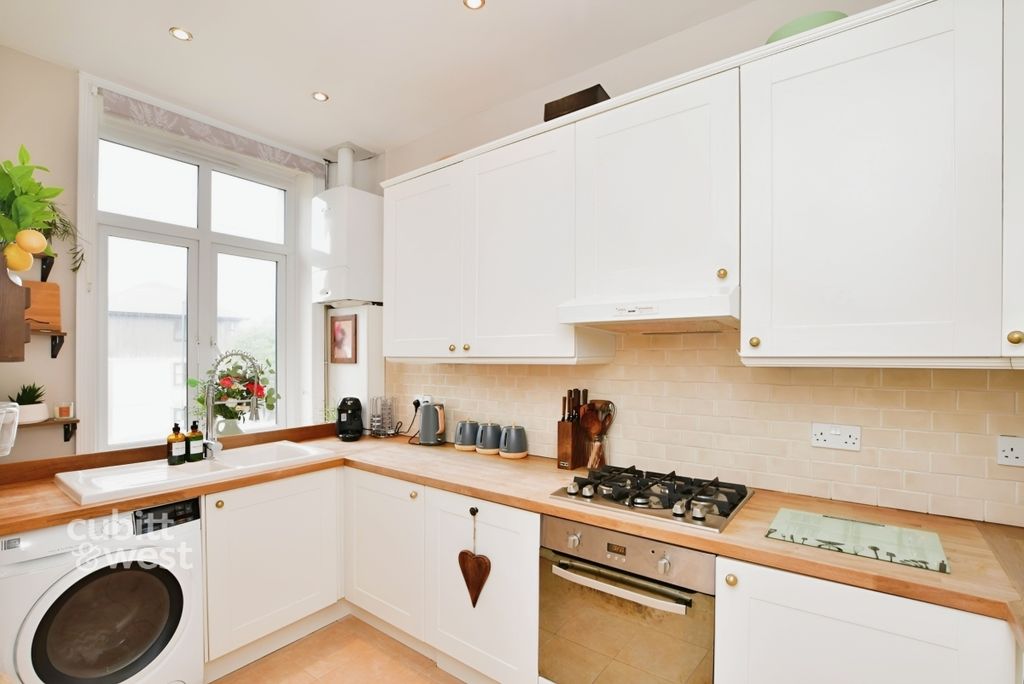 Property photo 2 of 7 8009B16F-3