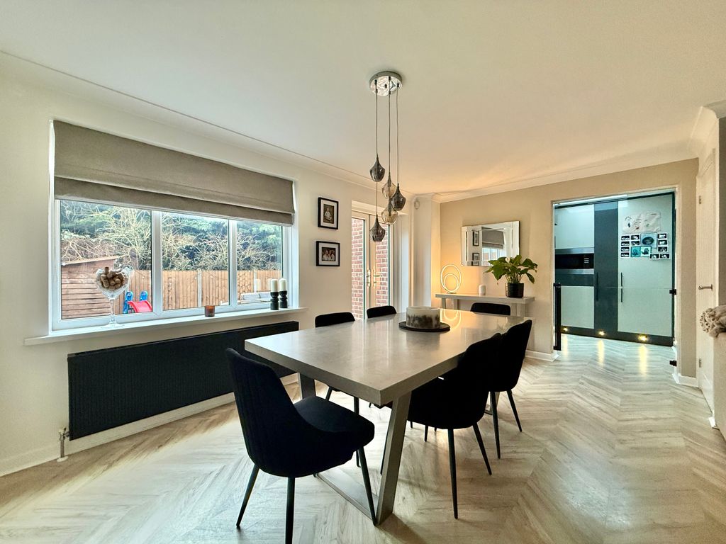 Property photo 3 of 16 Dining Area