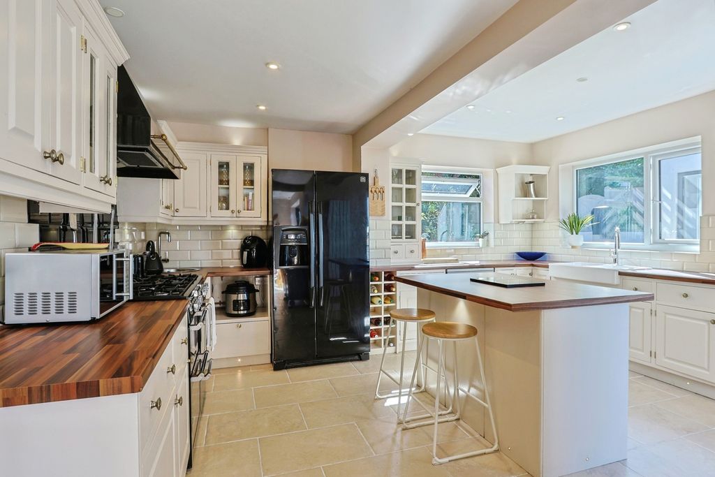 Property photo 2 of 26 Kitchen