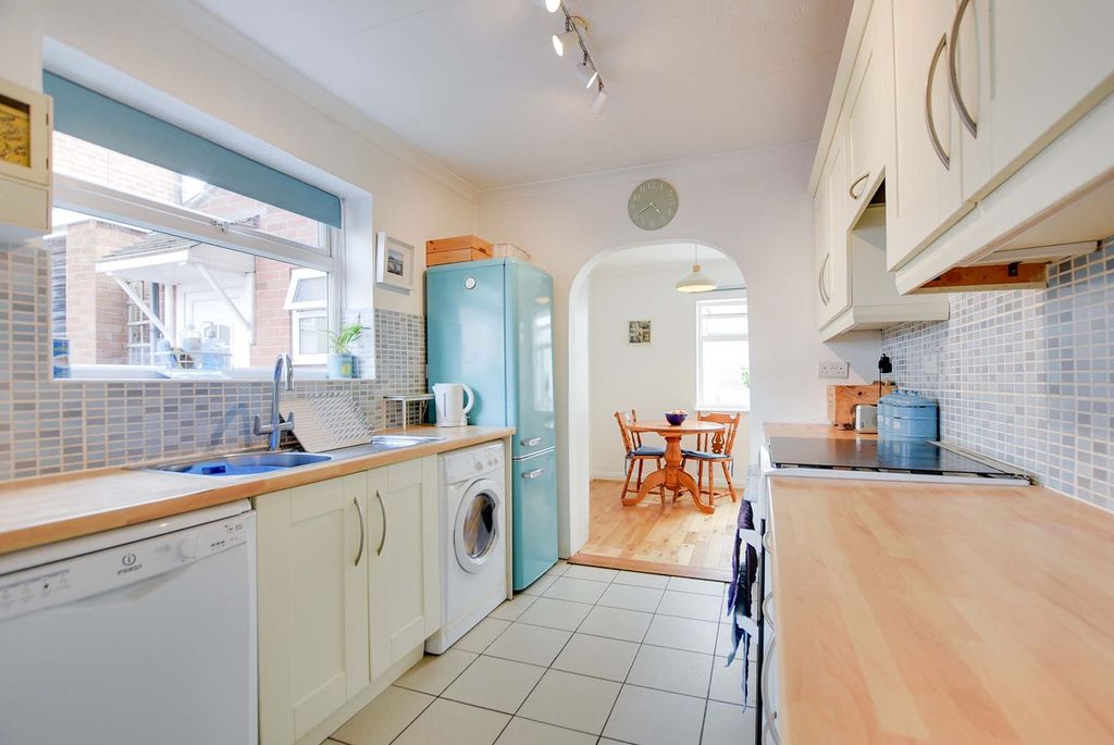 Property photo 2 of 32
