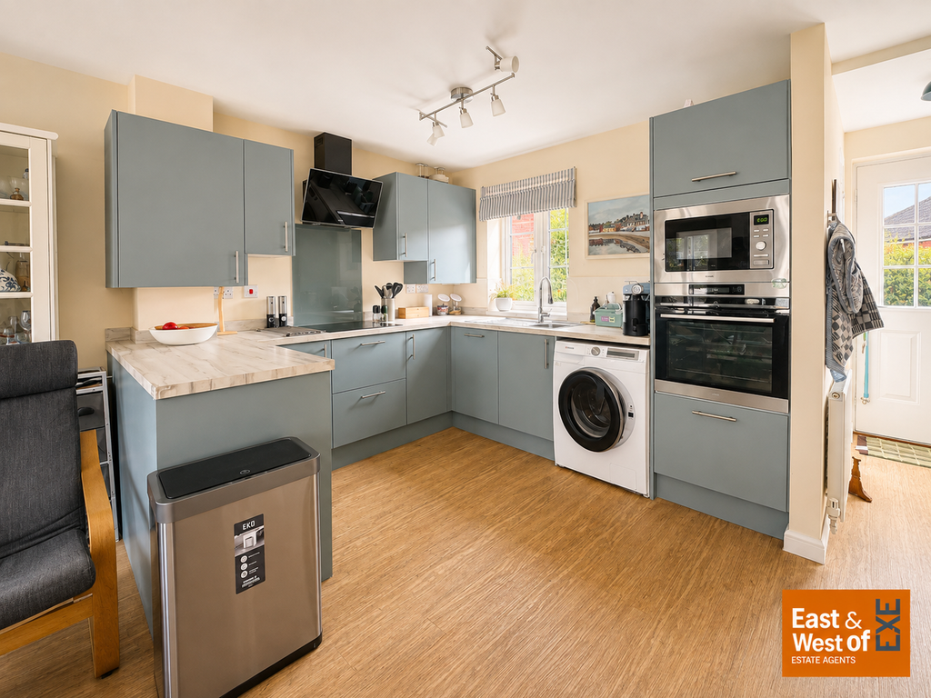 Property photo 2 of 14 Kitchen