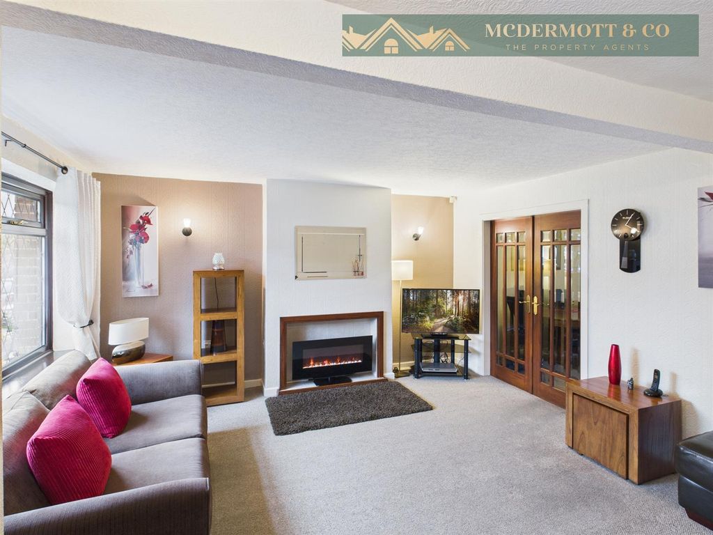 Property photo 3 of 24 Lounge