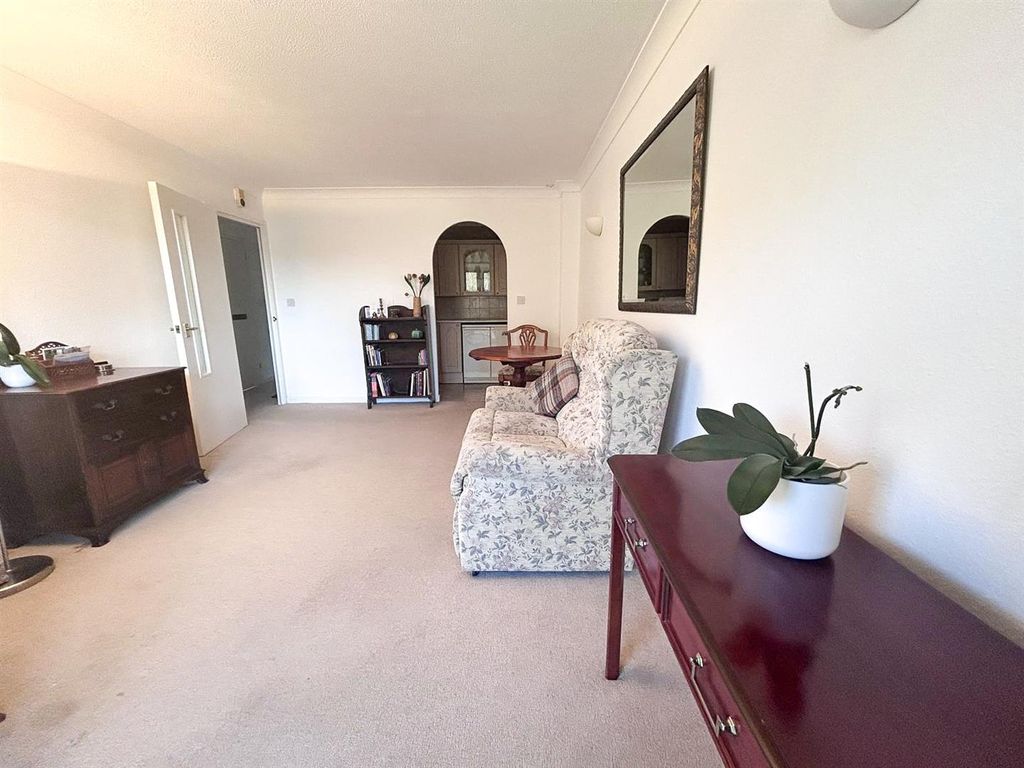 Property photo 3 of 17 1-Hgxxh.Jpg