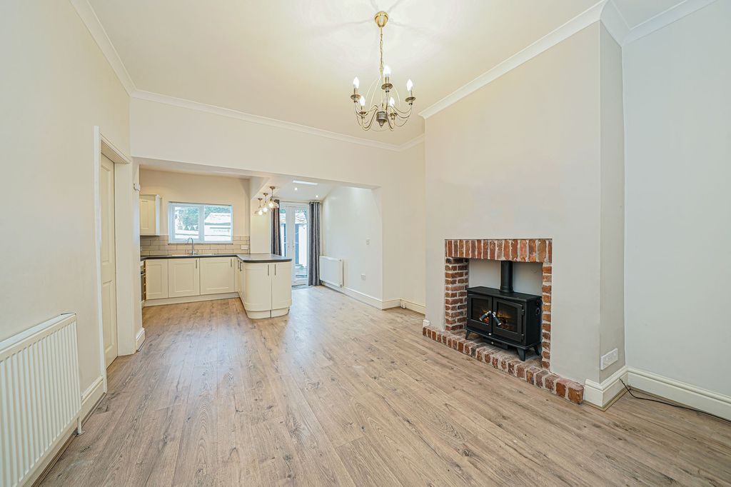 Property photo 3 of 28