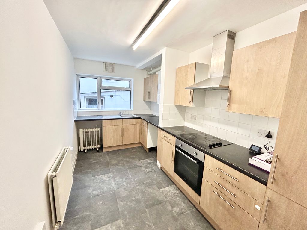 Property photo 3 of 8 Image