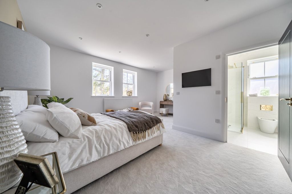 Property photo 2 of 45 Picture No. 10