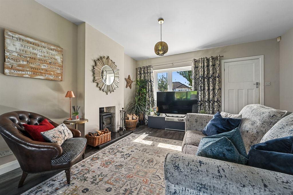 Property photo 3 of 25 Kings Gardens