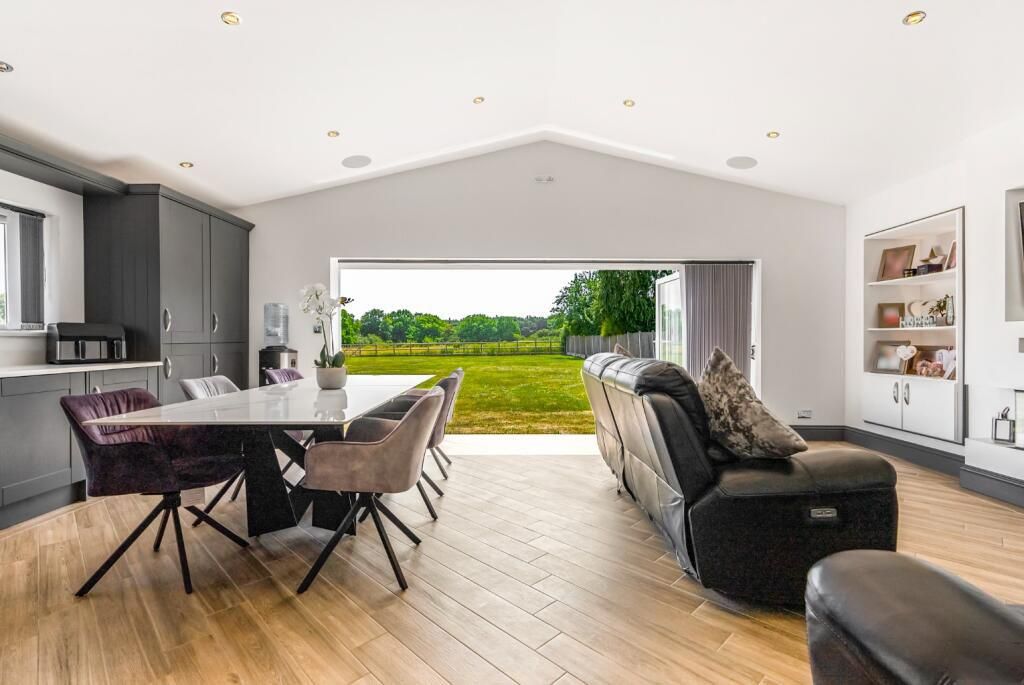 Property photo 3 of 25 Lounge Diner.Jpg