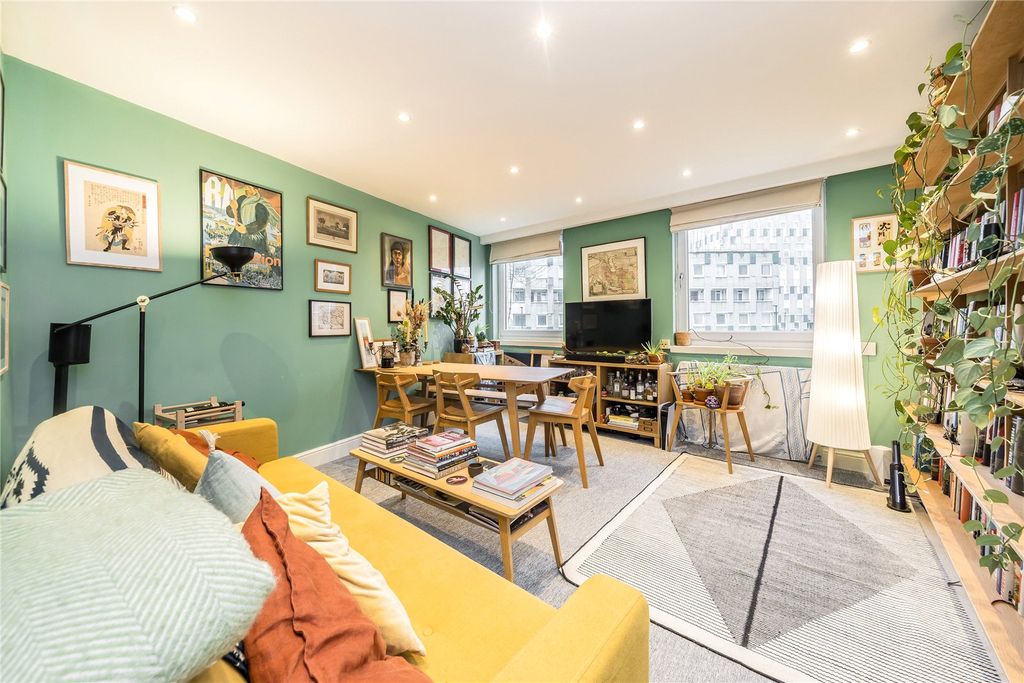 Property photo 2 of 7 Living Room