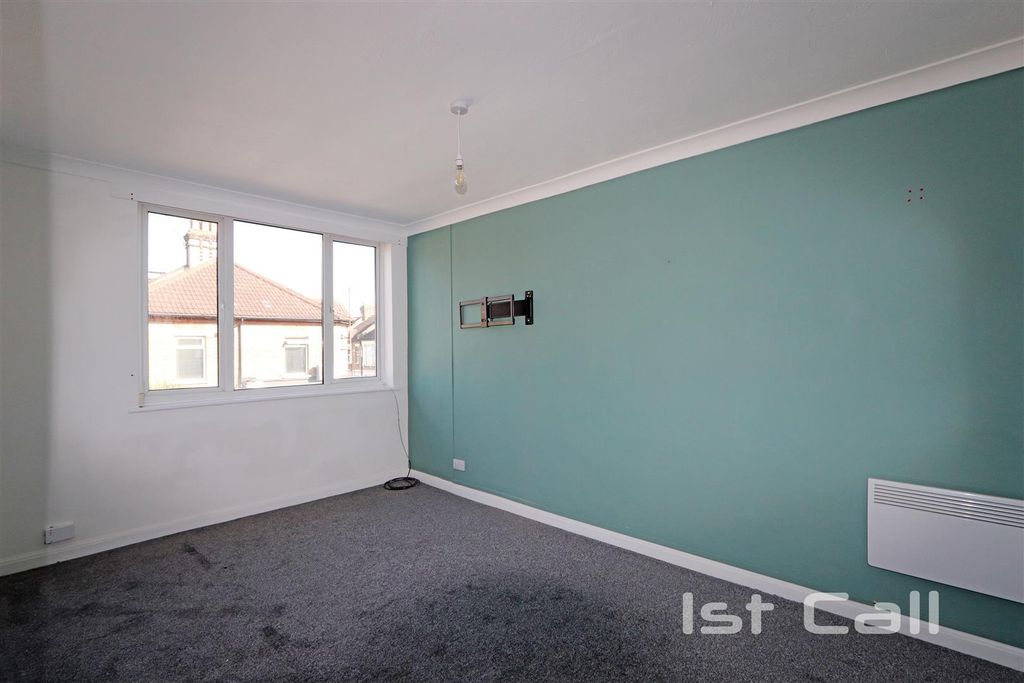 Property photo 2 of 7 Lounge