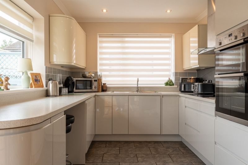 Property photo 3 of 29 Heol-Uchaf-18_c945-c591-0A3F-d024-374c-049c-4d41-6