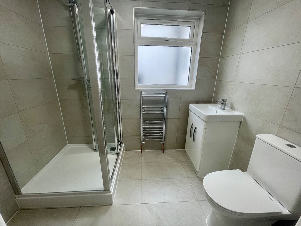 Property photo 3 of 10 4684123