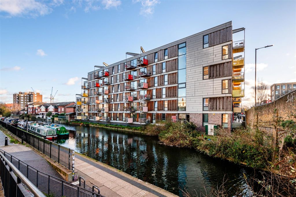 Property photo 1 of 16 Adelaide Wharf 410 - 17
