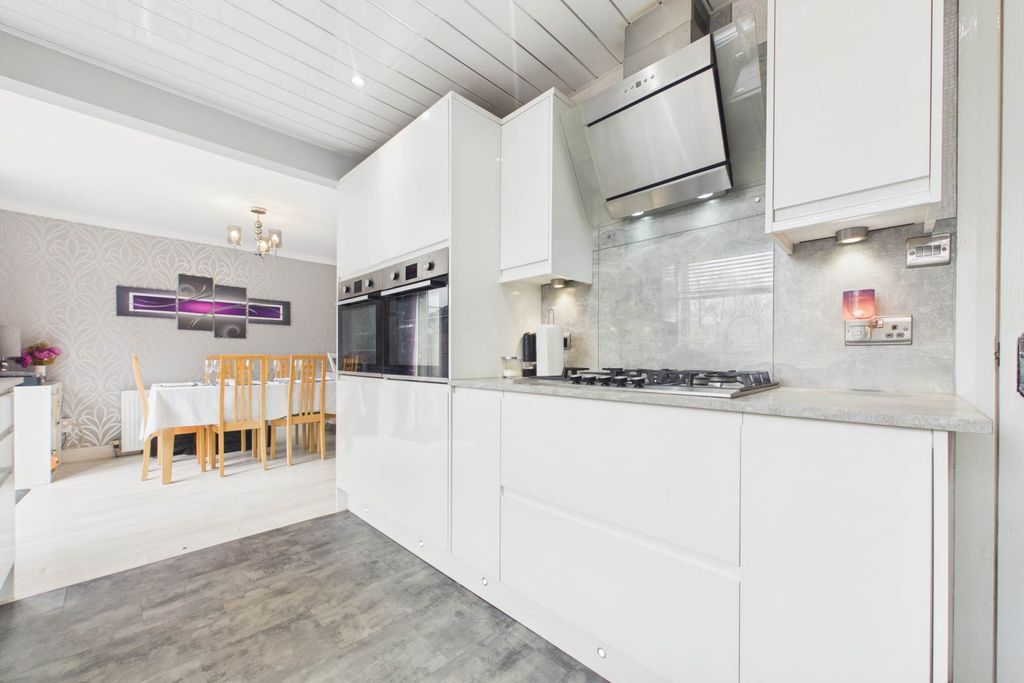 Property photo 1 of 25