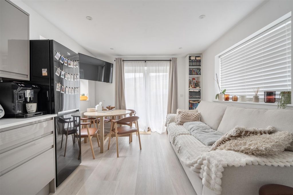 Property photo 3 of 12 1466292-13-6A0Dbffb54B14.Jpg