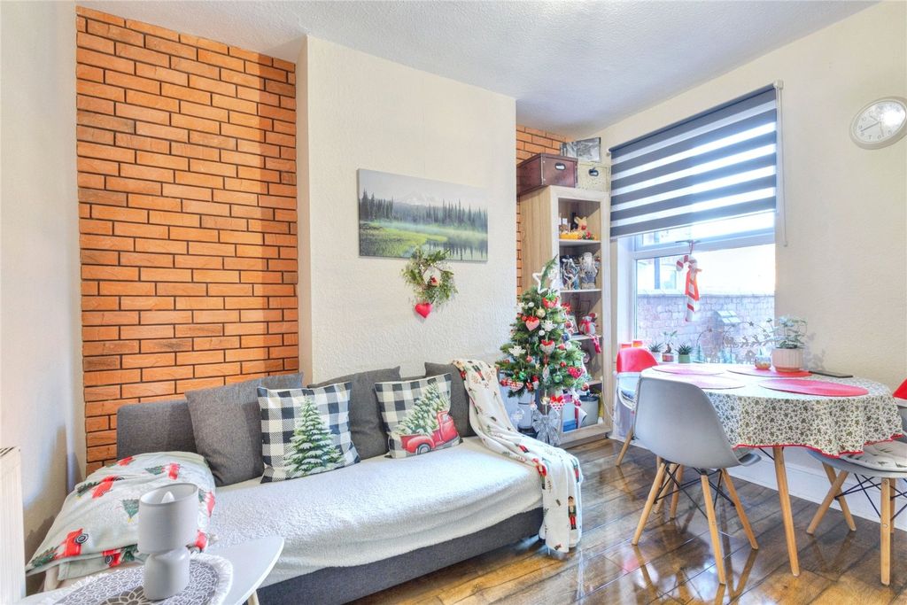 Property photo 3 of 19 Living Room