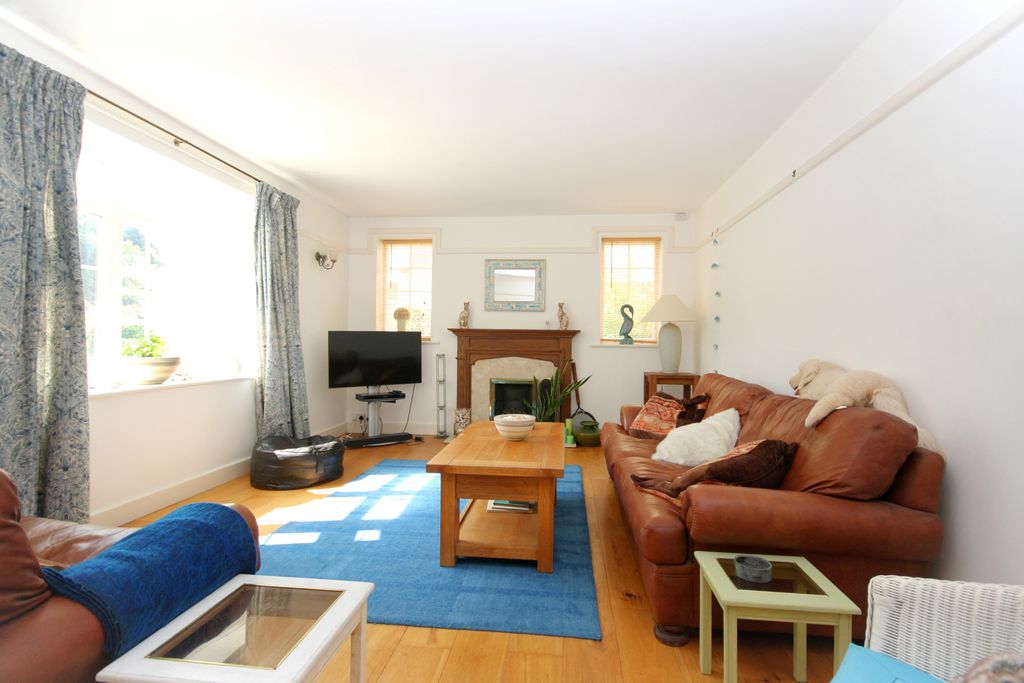 Property photo 3 of 19
