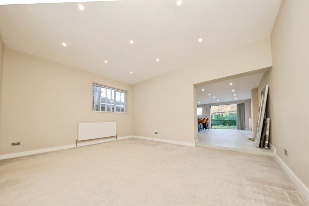 Property photo 3 of 23