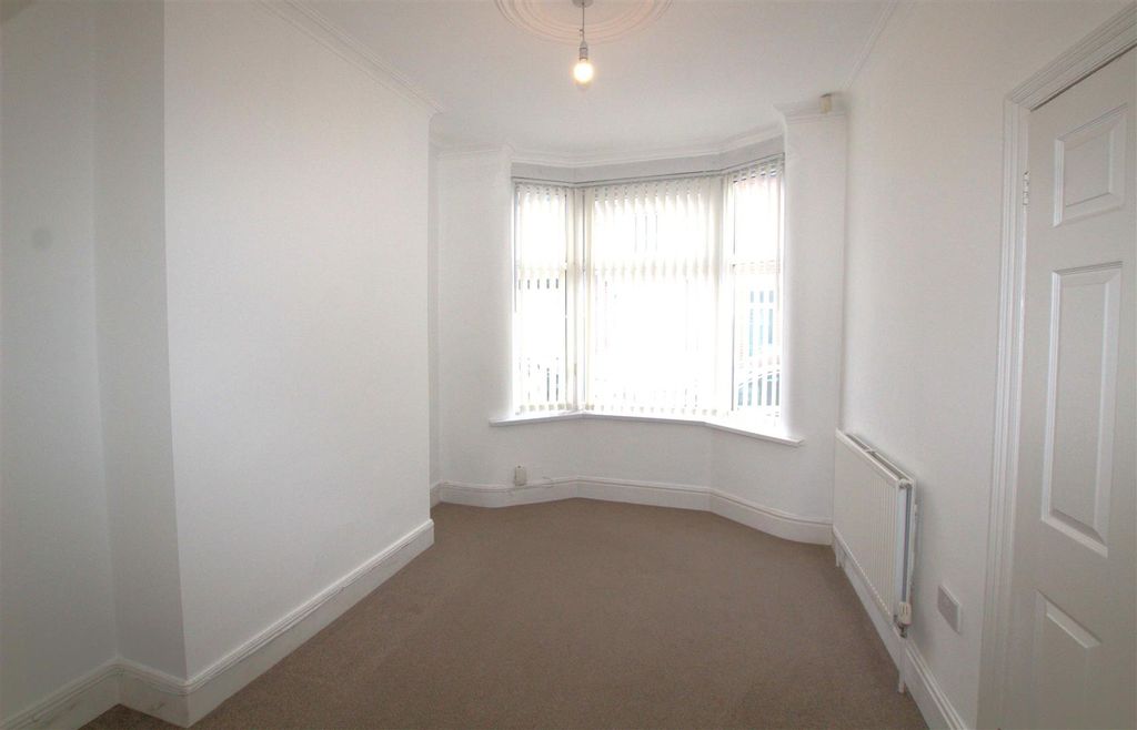 Property photo 1 of 8 Lounge