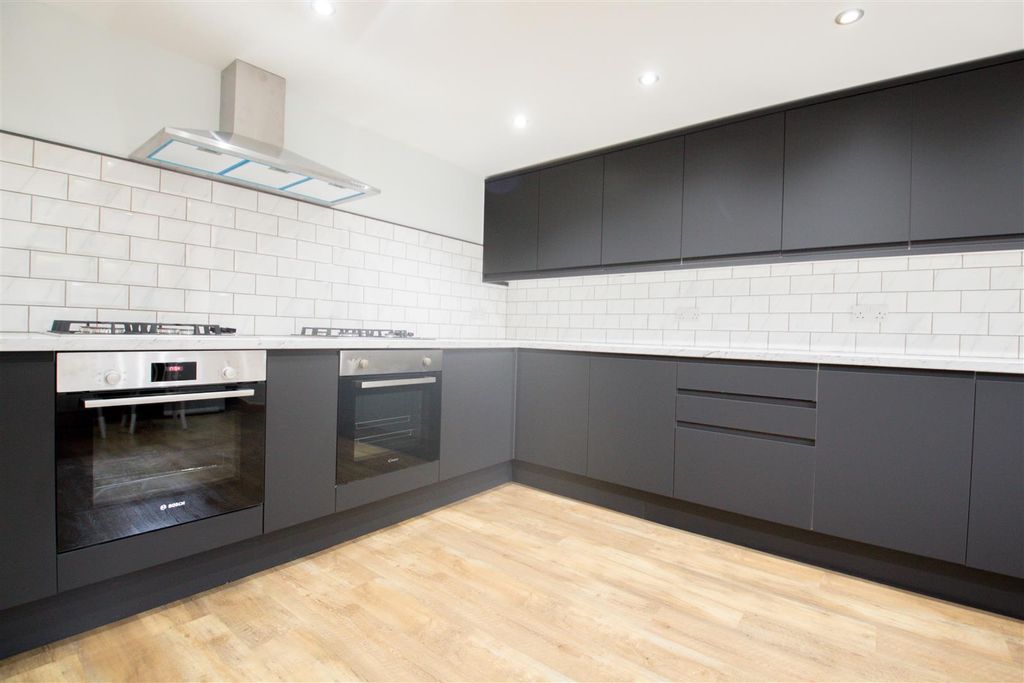 Property photo 2 of 18 Kitchen 1.Jpg