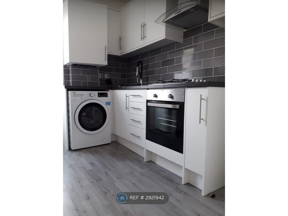 Property photo 1 of 9 Kitchen