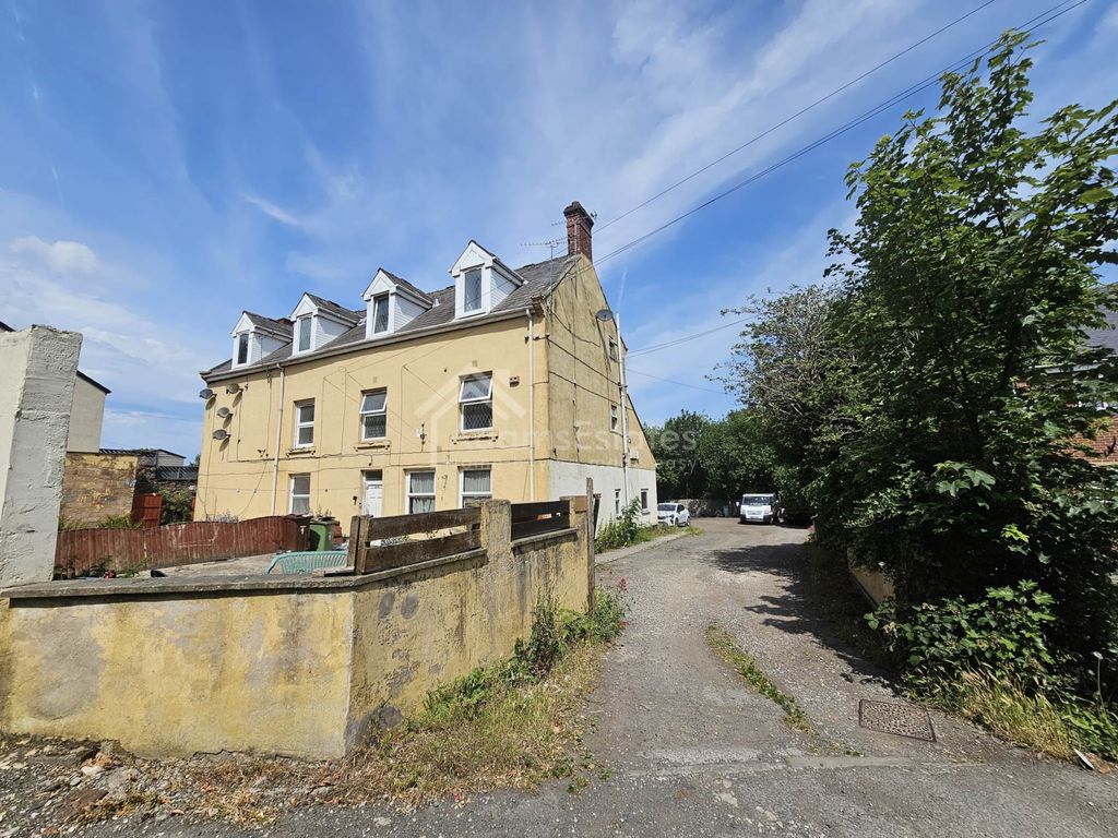 Property photo 2 of 7