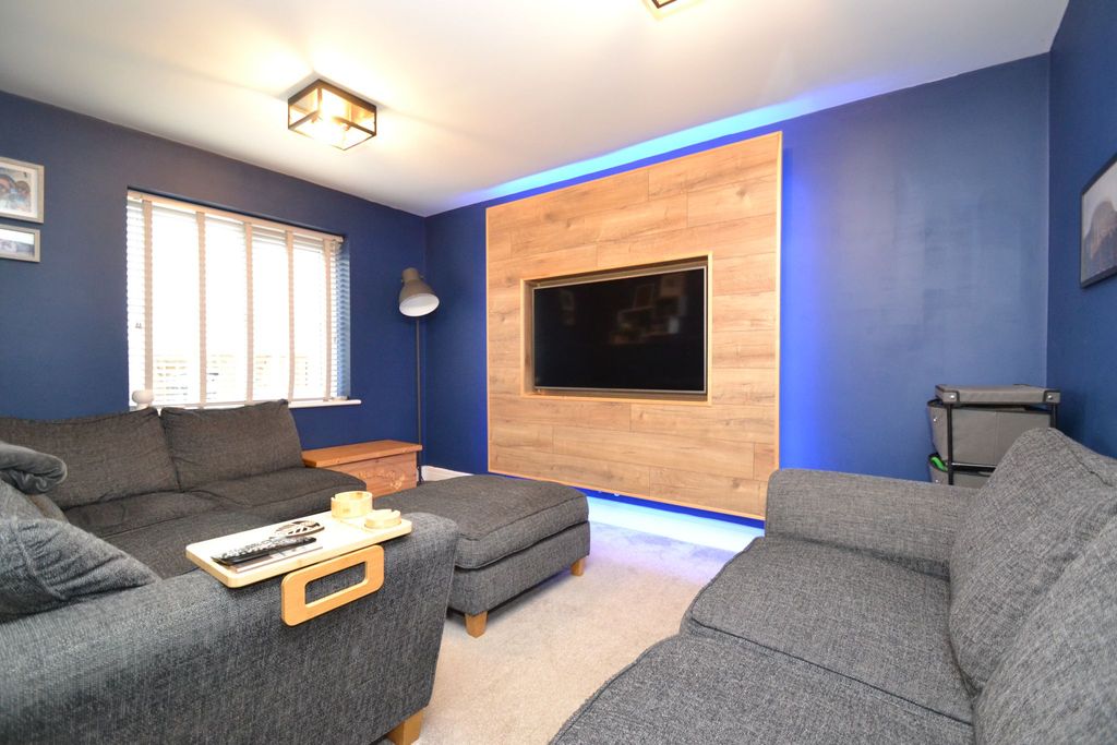 Property photo 1 of 16 Photograph 2