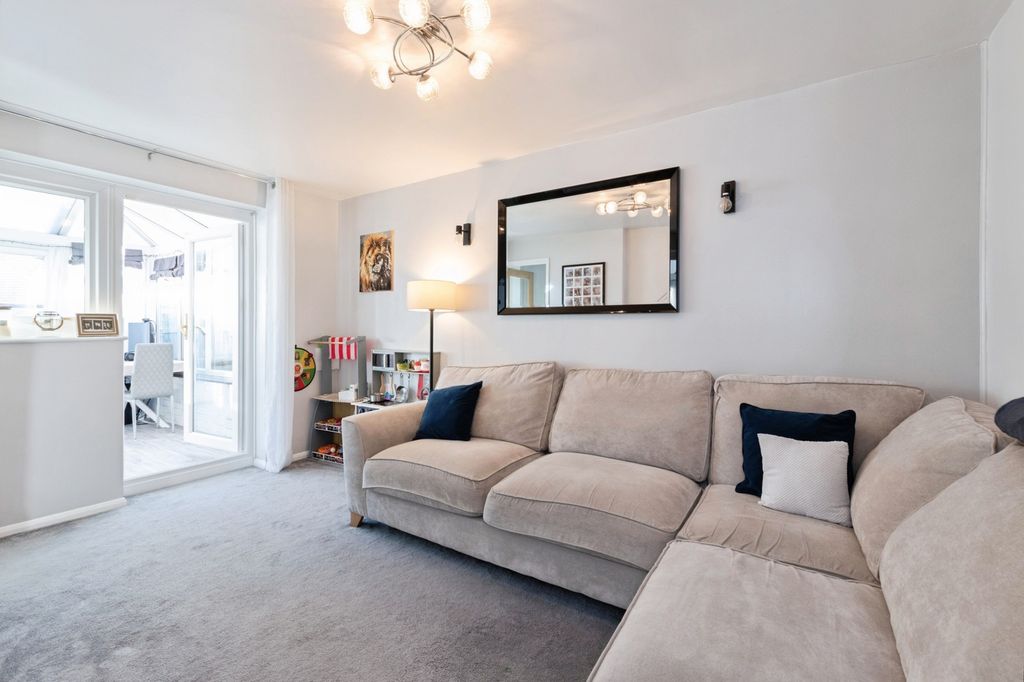 Property photo 3 of 16 Pbox-Img.Jpg