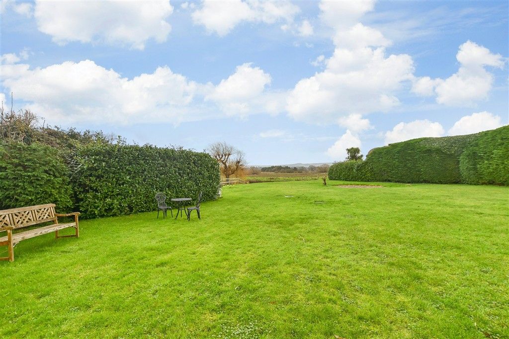 Property photo 2 of 9 Communal Gardens