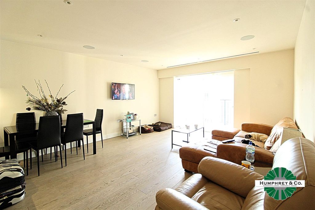 Property photo 3 of 13 Lounge.Png