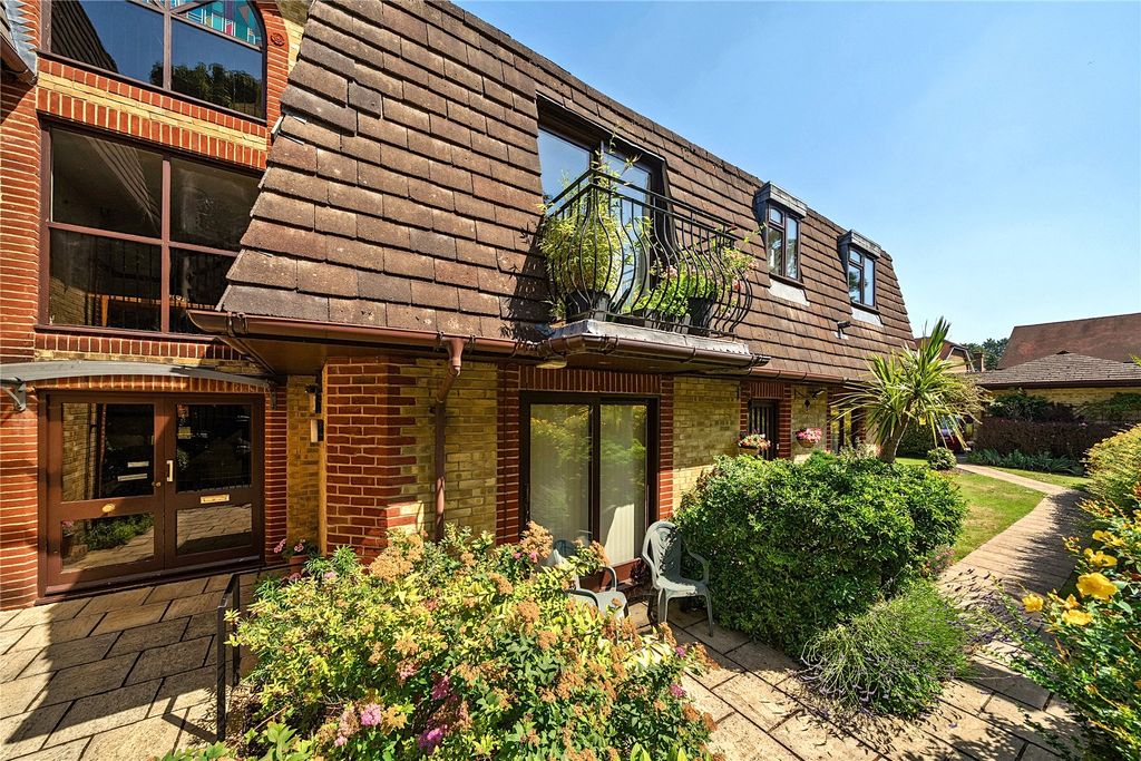 Property photo 2 of 20 Picture No. 23